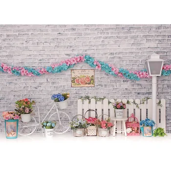 pavasario baltos spalvos plytų sienos dviračių sodo tortas sutriuškinti gimtadienio reklama plakatas nuotrauka fone fotografijos fonas studija