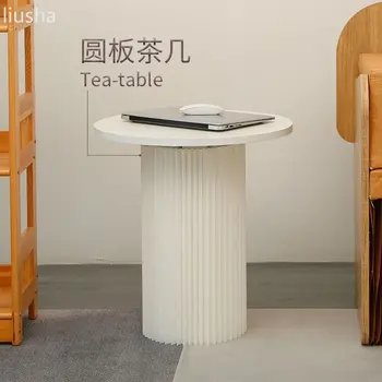 Kūrybos turas lentos namo kambarį baltos kavos staliukas, miegamojo lovos minimalistinio sulankstomas raundo pusėje stalo apvalaus stalo